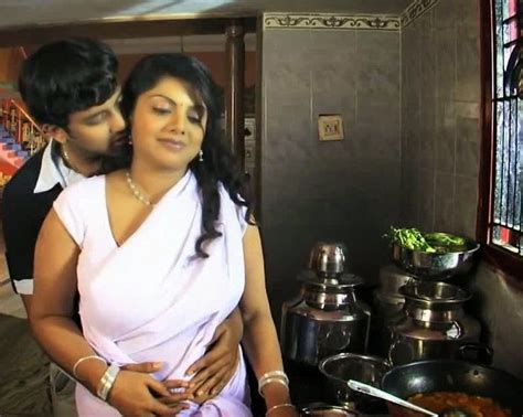 House owner auntyai kitchen roomil othu sex padam